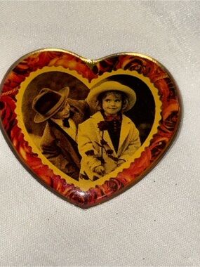 Heart Kids MBN Bahner Studios Enesco Collectible Pin/Brooch 1996
